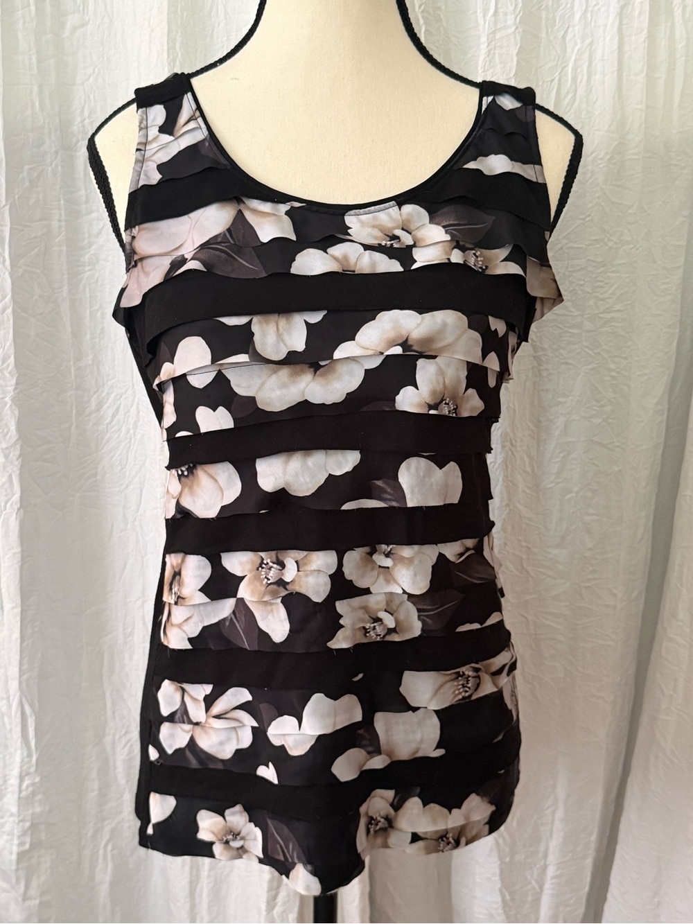 White House Black Market Floral Tiered Sleeveless Blouse Small Black Cream Top
